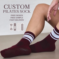 Chaussettes de Pilates Premium à Compression et Anti-Humidité, Logo Personnalisé, Rouge Vin, Triple Bande, Semelle Pointillée Antidérapante pour Yoga et Barre