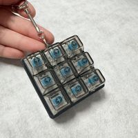 Porte-clés Fidget Spinner Clavier Créatif Personnalisé Anti-stress avec Lumières LED et Touches en Plastique Léger – Promotion