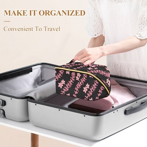 Organisateur de toilette de voyage en nylon durable noir/rose avec fermeture éclair dorée, motif de fleurs Puakenikeni, sac cosmétique personnalisé avec imprimé Hawaï - Product Image 6