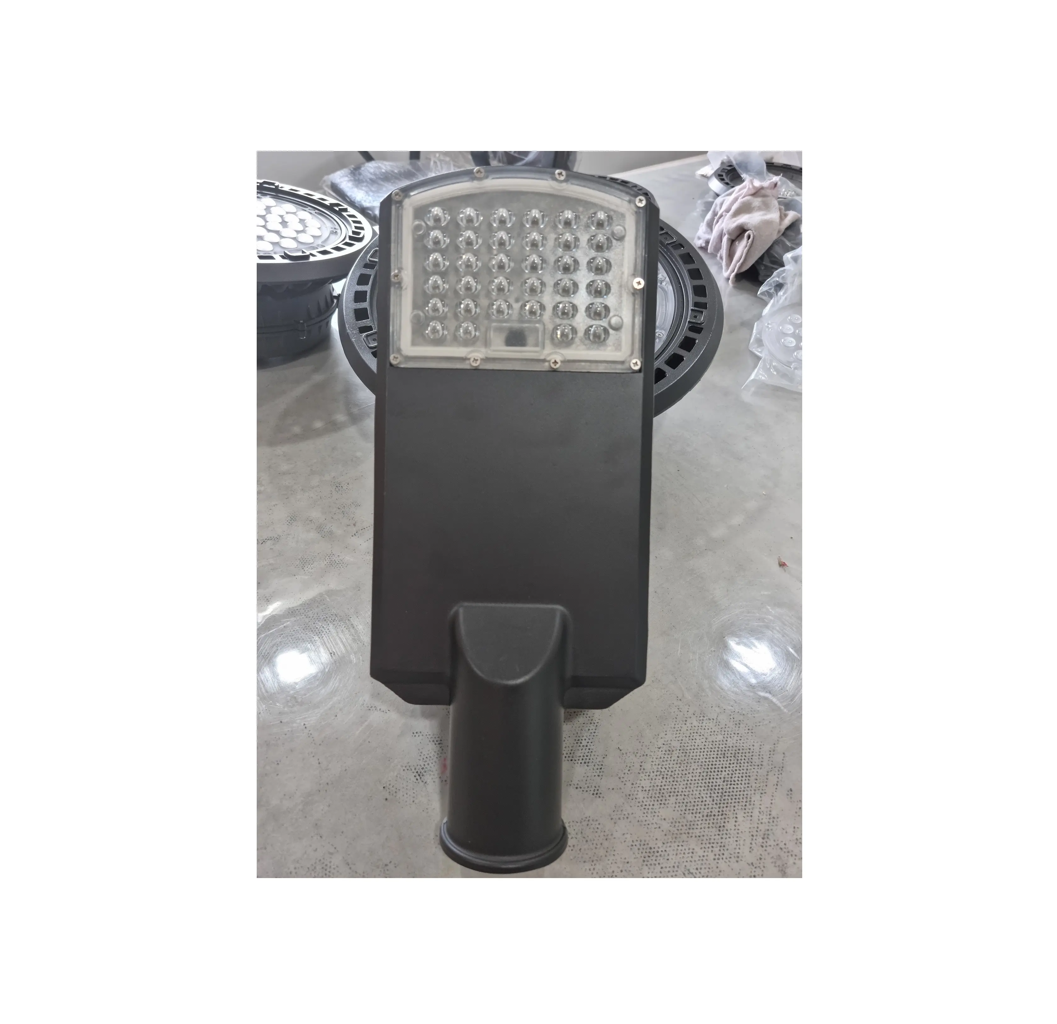 Haute puissance 100w 200w 300w 400w capteur de mouvement étanche sécurité led lampadaire solaire pour la décoration extérieure