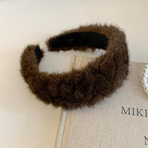 Diadema de Felpa Gruesa con Borde Ancho de Color Sólido para Mujer - Suave y Cómoda para Uso Diario y Fiestas - Product Image 5