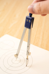 Brújulas transfronterizas de comercio exterior con núcleo de plomo Diseño de caja de metal individual Dibujo y brújulas estándar de medición - Product Image 3