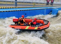 Bateau de sauvetage gonflable professionnel de 4,2 m pour eaux vives, version améliorée, vente en gros, grande taille, bateau de sauvetage gonflable personnalisé noir