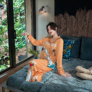 Logotipos personalizados de dibujos animados de invierno de las mujeres de satén de 2 piezas pijama conjunto con pantalones de manga larga y cárdigan transpirable poliéster ropa de dormir - Product Image 3