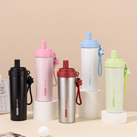 Botol Vakum Isolasi Stainless Steel 304 Warna-Warni 700ml dengan Sedotan, Mug Kopi Portabel dengan Tali, Performa Termal 6-12 Jam