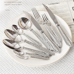 Ensemble <span class=keywords><strong>de</strong></span> <span class=keywords><strong>couverts</strong></span> vintage en argent sculpté floral pour <span class=keywords><strong>8</strong></span> personnes, ensemble <span class=keywords><strong>de</strong></span> <span class=keywords><strong>couverts</strong></span> en acier inoxydable avec couteau/fourchette/cuillère, ensemble <span class=keywords><strong>de</strong></span> <span class=keywords><strong>couverts</strong></span> pour la maison et la cuisine - Product Image 2