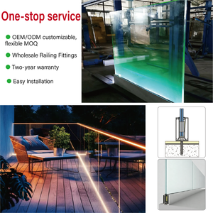 Accessoires de garde-corps de balcon <span class=keywords><strong>en</strong></span> verre à canal <span class=keywords><strong>en</strong></span> U avec éclairage LED, Système de garde-corps <span class=keywords><strong>en</strong></span> verre sans cadre noir moderne personnalisé pour escalier et terrasse - Product Image 2