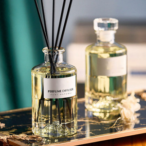 Bottiglia in Vetro Trasparente da 250ml per <span class=keywords><strong>Diffusore</strong></span> di <span class=keywords><strong>Fragranze</strong></span> <span class=keywords><strong>con</strong></span> Etichette Personalizzate e <span class=keywords><strong>Bastoncini</strong></span> per Arredamento Casa <span class=keywords><strong>con</strong></span> Scatola - Product Image 1