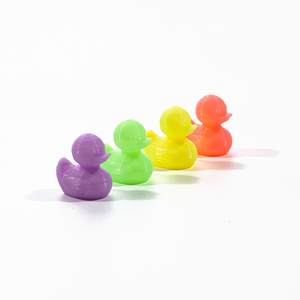 3D-Gedruckter Niedlicher Kleiner Gelber Enten-Puppenkleiderbügel Kreative Landschaftsdekoration Handgefertigtes Zubehör aus Langlebigem Glas - Product Image 3