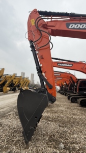 Excavadora Doosan DX300LC-9C usada en buen estado, original, fabricada en Corea. Excavadoras Doosan DX225 DX300LC-7 usadas en stock para la venta. - Product Image 4