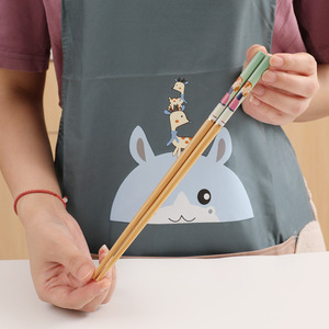 Juego familiar de palillos impresos, palillos domésticos carbonizados, palillos de bambú creativos de cinco colores para uso individual. - Product Image 2