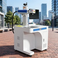 Machine de marquage laser à colonne élévatrice réglable, facile à utiliser pour la gravure sur surfaces plates et courbes