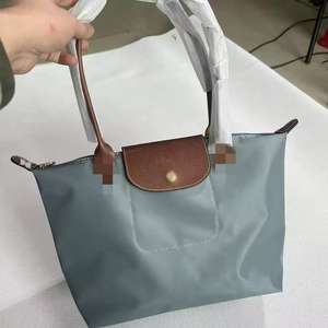 Französische Marke Klassische Damen-Umhängetasche Größe <span class=keywords><strong>M</strong></span> aus Nylon, Wasserdicht, Große Kapazität, Tragbar für Winter & Herbst - Product Image 1