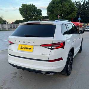 <span class=keywords><strong>Skoda</strong></span> <span class=keywords><strong>Kodiaq</strong></span> d'occasion <span class=keywords><strong>2022</strong></span> TSI330 7 places 2 roues motrices Édition Luxe SUV spacieux avec grand coffre pour les voyages en famille Sièges en cuir Voitures à essence - Product Image 3