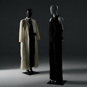 Mannequin féminin intégral Egg Head tendance pour vitrine, en position debout, <span class=keywords><strong>pieds</strong></span> modernes jointes, bras en bois FRP - Product Image 2