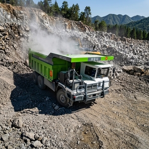 <span class=keywords><strong>Camion</strong></span> <span class=keywords><strong>benne</strong></span> électrique BRT135EB BRETON 135 tonnes 660 kW avec <span class=keywords><strong>benne</strong></span> de 50 m³ - Product Image 1