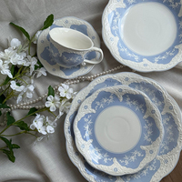 Ensemble de vaisselle en porcelaine occidentale gaufrée de fleurs bleu poudré, style rétro français, assiettes à pâtes et à gâteaux en céramique – Vente en gros, Nouveauté