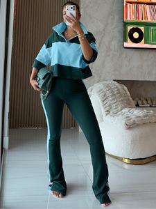 Completo Casual Autunnale per Ragazze Alte: Top Corto a Maniche Corte e Pantaloni a Zampa a Vita Alta Elasticizzati - Product Image 3