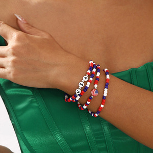 Nuova bandiera americana bracciale lettera acrilica. Braccialetto elastico multistrato di perline per le donne, perfetto per il giorno dell'indipendenza degli Stati Uniti - Product Image 2