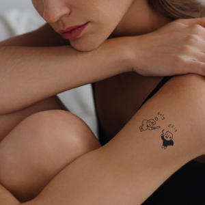 Tatuaggio Temporaneo Senza Acqua con Scritta 'Holy Shit', Durata 7 Giorni, <span class=keywords><strong>per</strong></span> Rivenditori B2B - Product Image 3