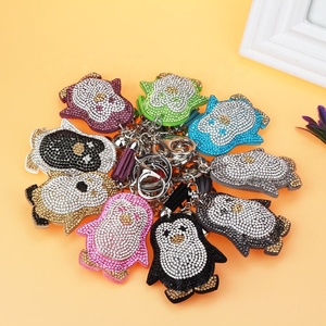 Llavero de cuero personalizado con diamantes de imitación, colgantes bonitos de terciopelo coreano con diamantes, borla, dije de pingüino de cristal, regalo - Product Image 1