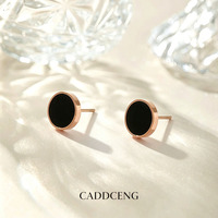 Boucles d'oreilles à clous géométriques minimalistes de style coréen, design tendance en acier inoxydable et coquille noire