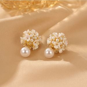 Pendientes de Perlas y Circonitas con Diseño Floral Retro Estilo Occidental para Mujer, Año Nuevo 2025, Alta Gama, Lujo Ligero, Exagerados, Regalo Dorado - Product Image 4