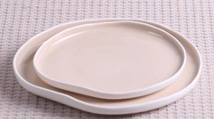 Service de vaisselle de design français, inspiré du blanc, avec l'extérieur blanc et l'intérieur gris, plats principaux disponibles à prix de gros - Product Image 5