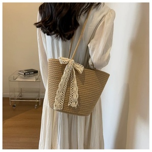 Sac fourre-tout en paille tressée, sac seau à bandoulière de grande capacité avec nœud papillon pour la plage, les voyages et l'usage quotidien - Product Image 2