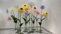 Décorations de vitrine de magasin faites à la main, pivoines, renoncules, fleurs géantes en papier crépon colorées pour la décoration de mariage et de fête