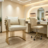 Ensemble de mobilier moderne pour salon de manucure, cadre en acier inoxydable doré, fauteuil client et tabouret de manucuriste réglable en hauteur sur roulettes