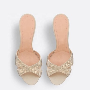 Sandalias de tacón bajo con perlas y diamantes brillantes para mujer, estilo mule con tiras cruzadas, talla grande 45, ajuste ancho, zapatos de tacón de aguja - Product Image 6