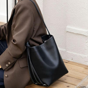 Bolso de hombro tipo bandolera de cuero genuino a la moda, bolso tipo cubo de alta gama para mujer, bolso de cuero minimalista, bolso para cosméticos para ir al trabajo - Product Image 3