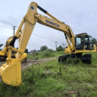 Excavatrice sur chenilles Komatsu PC220 d'occasion, 22 tonnes, moteur japonais d'origine 130 kW, idéale pour l'exploitation minière - Prix abordable