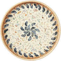 Plateau de service rond en rotin bohème avec décor de fleur porte-bonheur et nacre pour table basse de salon, décoration en rotin