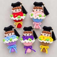 Breloques de porte-clés de graduation au crochet avec mini-bouquets, figurines de diplômés et modèles d'agneaux en peluche