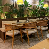 Moderne haut de gamme Rotin Café Hôtel Commercial Restaurant Doux Coussin Table et Chaise Ensemble Restaurant Salle À Manger Chaise En Bois