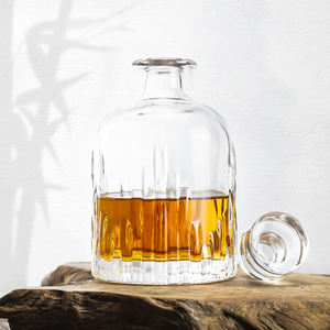 Carafe à liqueur en cristal NOVARE classique ronde gravée de grande taille 1000 ml avec bouchon en verre pour whisky bourbon vodka - Product Image 4