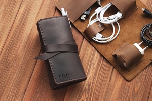 Pour Airphone Organizer Pouch Gardien de câble en cuir - Product Image 2