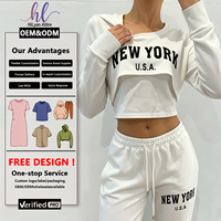 Özel Logo Düşük Minimum Sipariş Adedi Kadın 3 Parça Eşofman Takımı New York Baskılı Beyaz Kapüşonlu Üst, Atlet ve Eşofman Altı