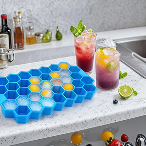 <span class=keywords><strong>Bac</strong></span> à glaçons en <span class=keywords><strong>silicone</strong></span> avec couvercles amovibles 37 grilles Moule à glace créatif en nid d'abeille Facile à bricoler Outils de fabrication de crème glacée à usage domestique - Product Image 2
