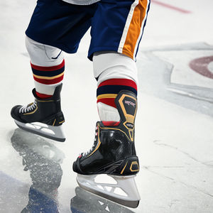 Patins à glace junior Vik-max, résistants au froid, languette en PVC, semelle en nylon résistante aux chocs, fermeture à enfiler, lames en acier inoxydable - Product Image 5
