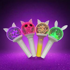 ไฟ LED สีสันสดใส แท่งไฟ Kpop พร้อมรีโมทคอนโทรล ของขวัญสำหรับเทศกาลและงานรับปริญญา  ปรับแต่งโลโก้และลวดลายได้  แบบเรืองแสง - Product Image 1