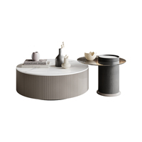 Ensemble de tables basses gigognes avec plateau en faux marbre et table d'appoint en verre, mobilier minimaliste pour salon