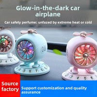 Diffuseur d'arômes créatif et stylé en plastique, mini avion, à clipser sur grille d'aération de voiture, avec ventilateur rotatif, accessoire de voiture rafraîchissant