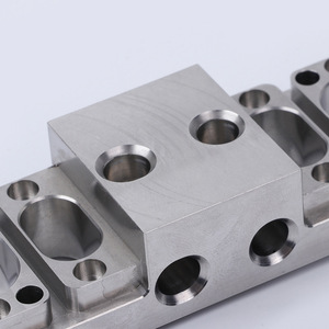 Pièce de luminaire en acier inoxydable usinée sur tour CNC, longueur 2000 mm, conception solide OEM - Product Image 2