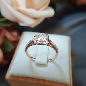 Anillo de Halo de Oro Rosa de 14K con Moissanita de Corte Redondo de 0.6ct, Estilo Romántico, para Aniversario/Anillo de Compromiso - Product Image 2