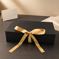 Boîte cadeau noire et or avec ouverture à clapet et ruban de présentation pour emballage de détail, vente en gros, commande personnalisée