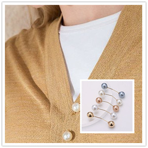 Bán Buôn Số Lượng Lớn Giá Rẻ Ngọc Trai Pin Khóa Khăn Clasp Cổ Áo Cardigan Nút Vòng Ngọc Trai U Hình Dạng Ve Áo Pin Trâm - Product Image 2