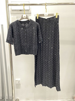 Nouvel ensemble de luxe en maille pour femme, style modeste, collection Printemps 2026, avec perles en strass, col rond, décontracté, 2 pièces : pull et jupe midi